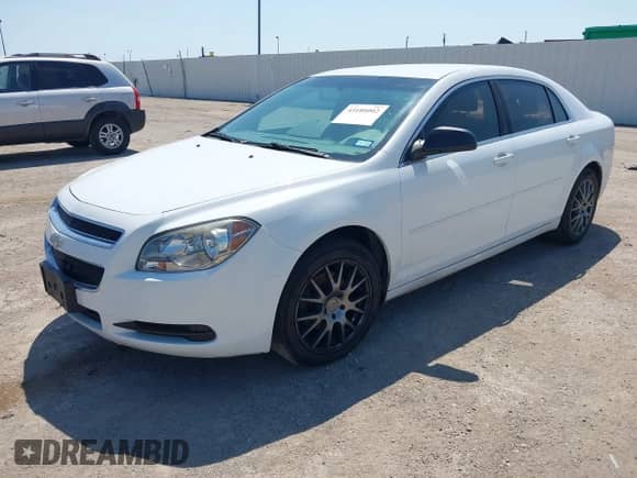 2012 Chevrolet Malibu 1LS z VIN 1G1ZB5E04CF167205, wystawiony jako IAAI lot #43180002 z przebiegiem 165 160 mil mil oraz . Historia ofert i sprzedaży dostępna na DreamBid. Obrazek 2.
