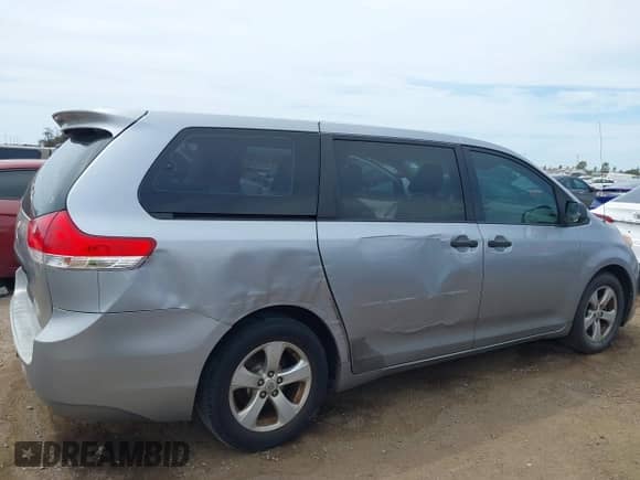 2012 Toyota Sienna с VIN 5TDZK3DC2CS187217, выставлен на аукционе IAAI как лот 43106928 с пробегом 112 463 миль миль и . История ставок и продаж доступна на DreamBid. Изображение 6.