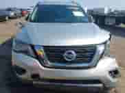 2019 Nissan Pathfinder S z VIN 5N1DR2MNXKC629366, wystawiony jako IAAI lot #42943140 z przebiegiem 165 192 mil mil oraz . Historia ofert i sprzedaży dostępna na DreamBid. Obrazek 6.