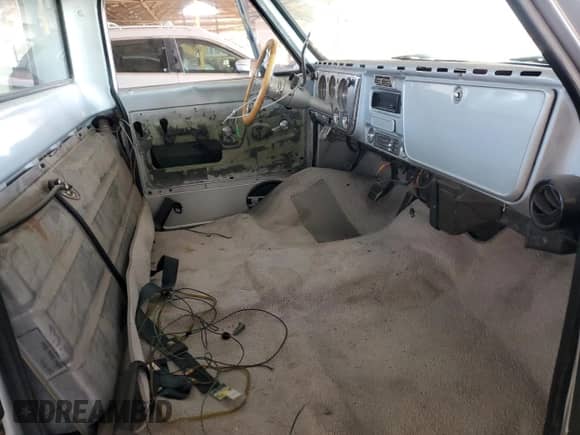 1972 Chevrolet Silverado 1500 z VIN AZ352434, wystawiony jako Copart lot #89312555 z przebiegiem 91 891 mil mil oraz Czysty tytuł • Clean title. Historia ofert i sprzedaży dostępna na DreamBid. Obrazek 7.