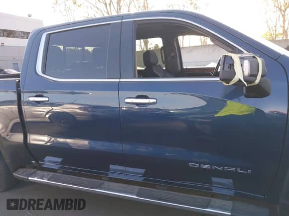 2023 GMC Sierra 1500 Denali z VIN 1GTUUGELXPZ168669, wystawiony jako IAAI lot #43378099 z przebiegiem 67 294 mil mil oraz . Historia ofert i sprzedaży dostępna na DreamBid. Obrazek 14.