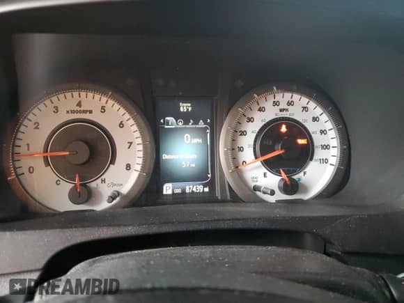 2017 Toyota Sienna SE with VIN 5TDXZ3DC4HS854623, listed as a Copart auction lot 84781815 with 87,439 mi miles and Salvage title. Bid and sale history available at DreamBid. Image 9.