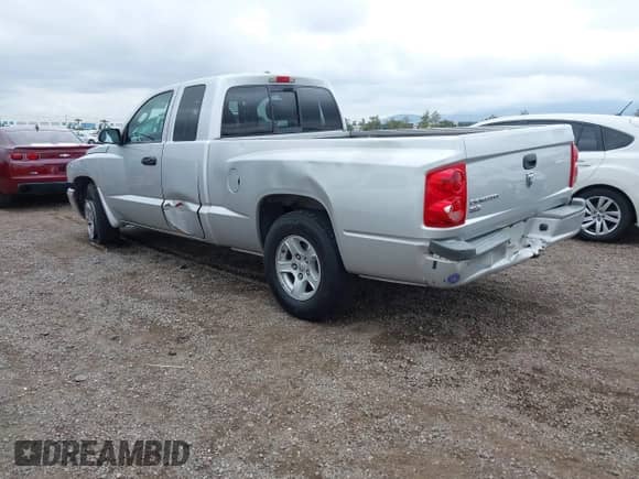 2007 Dodge Dakota SLT with VIN 1D7HE42K97S126808, listed as a IAAI auction lot 42189660 with 232,109 mi miles and . Bid and sale history available at DreamBid. Image 3.