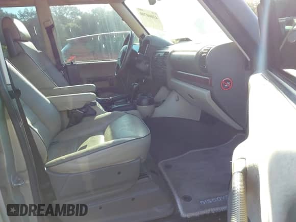 2004 Land Rover Discovery SE with VIN SALTY19474A850640, listed as a IAAI auction lot 43060700 with Not provided miles and . Bid and sale history available at DreamBid. Image 5.