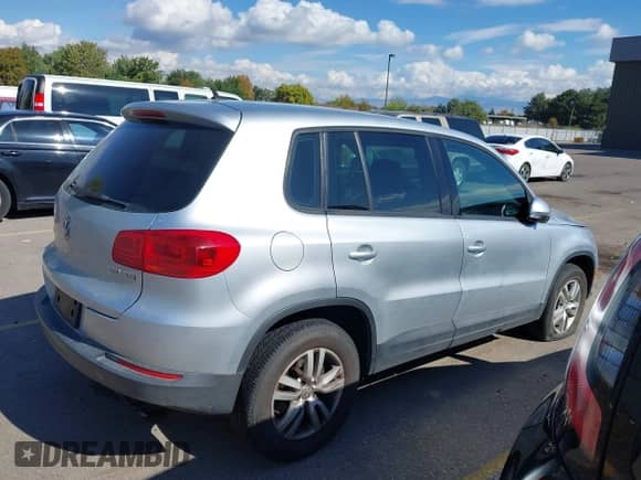 2013 Volkswagen Tiguan S с VIN WVGAV3AX6DW569033, выставлен на аукционе IAAI как лот 43354511 с пробегом 118 681 миль миль и . История ставок и продаж доступна на DreamBid. Изображение 4.