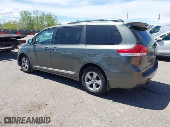 2012 Toyota Sienna LE AAS с VIN 5TDKK3DC3CS185395, выставлен на аукционе IAAI как лот 42136801 с пробегом 120 322 миль миль и . История ставок и продаж доступна на DreamBid. Изображение 3.