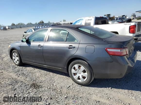 2007 Toyota Camry XLE z VIN 4T1BE46K17U679236, wystawiony jako Copart lot #86596175 z przebiegiem 260 775 mil mil oraz Czysty tytuł • Clean title. Historia ofert i sprzedaży dostępna na DreamBid. Obrazek 2.