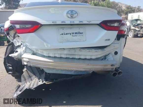 2023 Toyota Camry SE z VIN 4T1G11AK8PU812839, wystawiony jako IAAI lot #43408871 z przebiegiem 24 277 mil mil oraz . Historia ofert i sprzedaży dostępna na DreamBid. Obrazek 12.