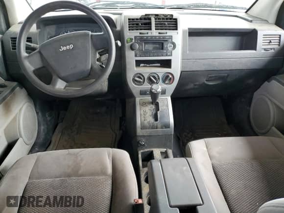 2007 Jeep Compass Sport with VIN 1J8FT47W37D145824, listed as a Copart auction lot 70866745 with 193,992 mi miles and Clean title. Bid and sale history available at DreamBid. Image 8.