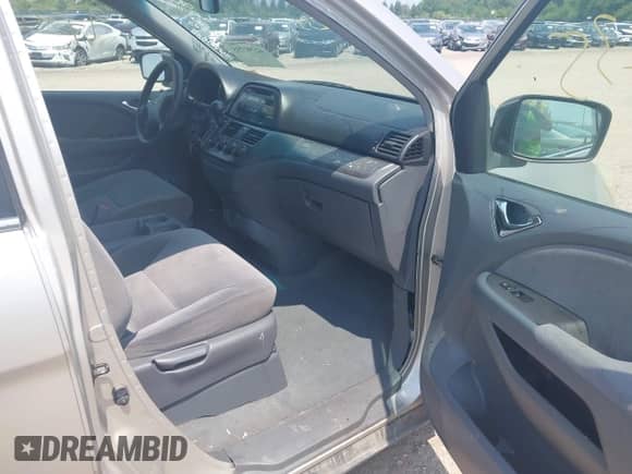 2005 Honda Odyssey LX z VIN 5FNRL38215B083033, wystawiony jako IAAI lot #42797235 z przebiegiem Nie podano mil oraz . Historia ofert i sprzedaży dostępna na DreamBid. Obrazek 5.