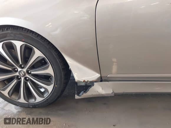 2012 Hyundai Genesis R-Spec z VIN KMHGC4DH5CU159179, wystawiony jako IAAI lot #41559507 z przebiegiem 198 846 mil mil oraz . Historia ofert i sprzedaży dostępna na DreamBid. Obrazek 17.