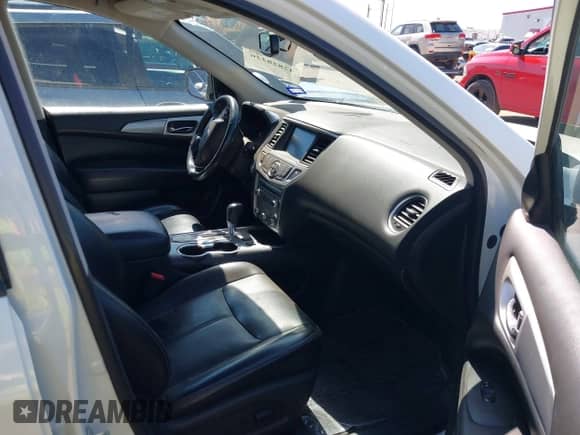 2020 Nissan Pathfinder SL z VIN 5N1DR2CN2LC607994, wystawiony jako IAAI lot #42828226 z przebiegiem 113 332 mil mil oraz . Historia ofert i sprzedaży dostępna na DreamBid. Obrazek 5.