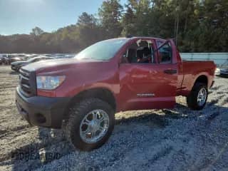 2013 Toyota Tundra z VIN 5TFRU5F12DX028789, wystawiony jako Copart lot #81906795 z przebiegiem 365 835 mil mil oraz Szkoda całkowita • Salvage title. Historia ofert i sprzedaży dostępna na DreamBid. Obrazek 1.