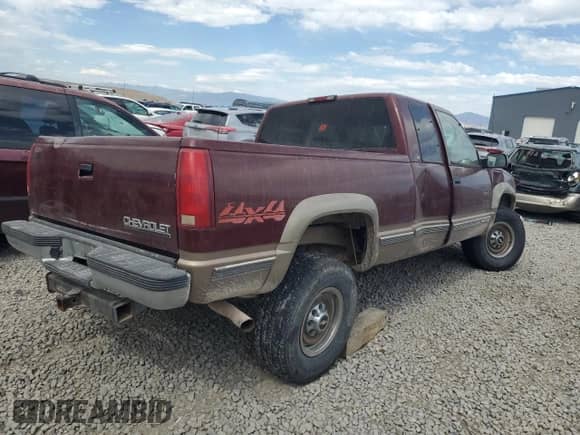 1998 Chevrolet Silverado 2500 с VIN 1GCGK29R0WE209238, выставлен на аукционе Copart как лот 65289165 с пробегом 141 791 миль миль и Списание • Salvage title. История ставок и продаж доступна на DreamBid. Изображение 3.