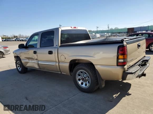 2005 GMC Sierra 1500 SLT z VIN 2GTEC13T251131726, wystawiony jako Copart lot #52334705 z przebiegiem 109 319 mil mil oraz Szkoda całkowita • Salvage title. Historia ofert i sprzedaży dostępna na DreamBid. Obrazek 2.