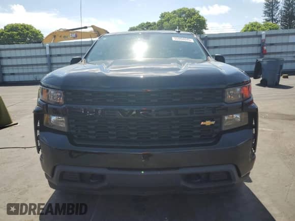 2020 Chevrolet Silverado 1500 Custom z VIN 3GCPYBEK5LG170075, wystawiony jako Copart lot #55904645 z przebiegiem 107 092 mil mil oraz Szkoda całkowita • Salvage title. Historia ofert i sprzedaży dostępna na DreamBid. Obrazek 5.