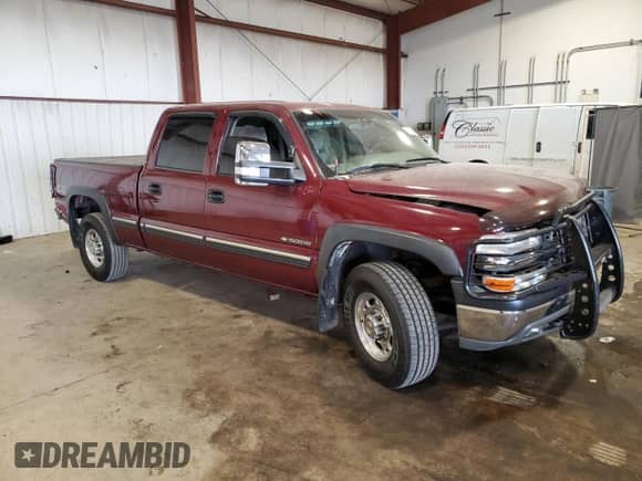 2002 Chevrolet Silverado 1500HD LS z VIN 1GCGK13UX2F138920, wystawiony jako Copart lot #73795674 z przebiegiem 198 571 mil mil oraz Szkoda całkowita • Salvage title. Historia ofert i sprzedaży dostępna na DreamBid. Obrazek 4.