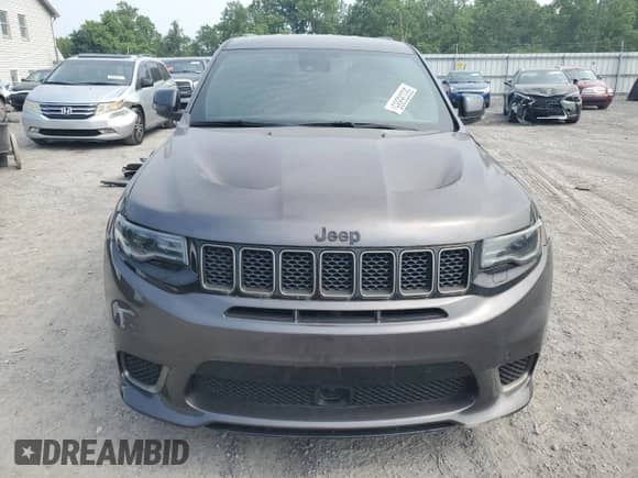 2021 Jeep Grand Cherokee Trackhawk z VIN 1C4RJFN9XMC842590, wystawiony jako Copart lot #58336885 z przebiegiem Nie podano mil oraz Szkoda całkowita • Salvage title. Historia ofert i sprzedaży dostępna na DreamBid. Obrazek 5.