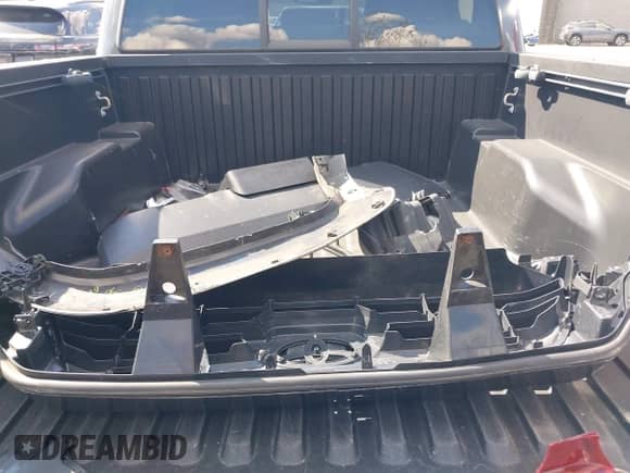 2017 Toyota Tacoma SR5 with VIN 3TMCZ5AN0HM102398, listed as a IAAI auction lot 43141321 with 136,440 mi miles and . Bid and sale history available at DreamBid. Image 12.