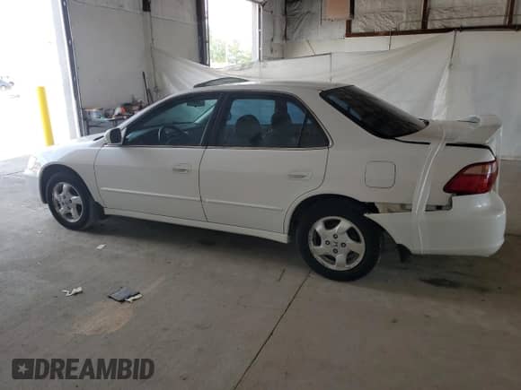 2000 Honda Accord EX with VIN 1HGCG5668YA119262, listed as a Copart auction lot 69171125 with 162,257 mi miles and Salvage title. Bid and sale history available at DreamBid. Image 2.