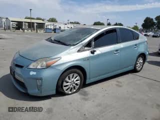 2014 Toyota Prius z VIN JTDKN3DP1E3056800, wystawiony jako Copart lot #70680965 z przebiegiem 132 111 mil mil oraz Szkoda całkowita • Salvage title. Historia ofert i sprzedaży dostępna na DreamBid. Obrazek 1.