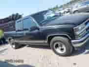 1998 Chevrolet Silverado 1500 z VIN 2GCEC19R7W1103854, wystawiony jako IAAI lot #43234033 z przebiegiem 276 944 mil mil oraz . Historia ofert i sprzedaży dostępna na DreamBid. Obrazek 13.