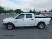 2017 Ram 1500 Express z VIN 3C6RR6KT7HG532853, wystawiony jako IAAI lot #42722037 z przebiegiem 160 758 mil mil oraz . Historia ofert i sprzedaży dostępna na DreamBid. Obrazek 14.