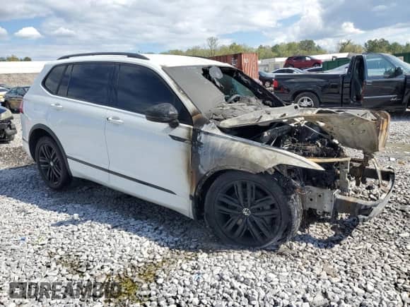 2022 Volkswagen Tiguan SE R-Line Black z VIN 3VVCB7AX1NM026656, wystawiony jako Copart lot #84745185 z przebiegiem Nie podano mil oraz Nie do naprawy • Non repairable. Historia ofert i sprzedaży dostępna na DreamBid. Obrazek 4.