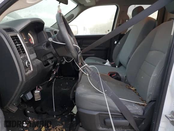 2013 Ram 1500 Express z VIN 1C6RR6FT0DS644004, wystawiony jako Copart lot #81814395 z przebiegiem 118 153 mil mil oraz Szkoda całkowita • Salvage title. Historia ofert i sprzedaży dostępna na DreamBid. Obrazek 7.