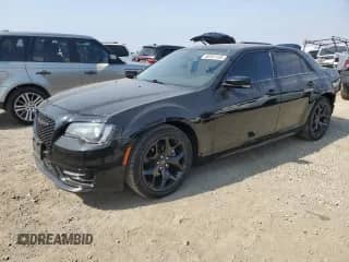 2022 Chrysler 300 Touring L с VIN 2C3CCADG4NH142358, выставлен на аукционе Copart как лот 68901105 с пробегом 98 719 миль миль и Списание • Salvage title. История ставок и продаж доступна на DreamBid. Изображение 1.