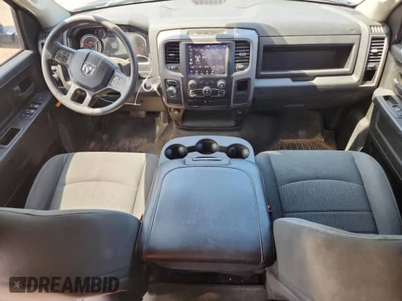 2021 Ram 1500 Tradesman z VIN 1C6RR6FG2MS500439, wystawiony jako Copart lot #66934335 z przebiegiem 62 441 mil mil oraz Szkoda całkowita • Salvage title. Historia ofert i sprzedaży dostępna na DreamBid. Obrazek 8.