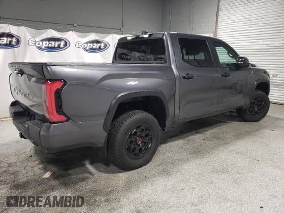 2024 Toyota Tundra TRD Pro Hybrid z VIN 5TFPC5DB8RX084362, wystawiony jako Copart lot #70174855 z przebiegiem 4 542 mil mil oraz Czysty tytuł • Clean title. Historia ofert i sprzedaży dostępna na DreamBid. Obrazek 3.