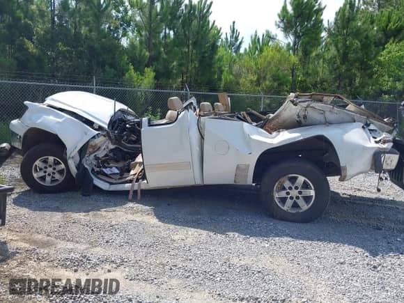 2007 GMC Sierra 1500 SLE1 z VIN 2GTEC19JX71616916, wystawiony jako IAAI lot #42594824 z przebiegiem Nie podano mil oraz . Historia ofert i sprzedaży dostępna na DreamBid. Obrazek 6.
