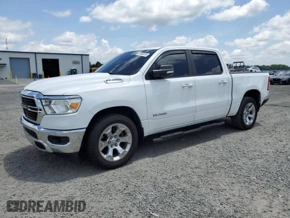 2020 Ram 1500 Big Horn z VIN 1C6RREFG6LN289012, wystawiony jako Copart lot #61009815 z przebiegiem 129 977 mil mil oraz Szkoda całkowita • Salvage title. Historia ofert i sprzedaży dostępna na DreamBid. Obrazek 1.