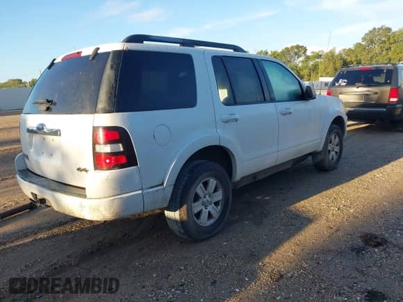 2010 Ford Explorer XLT z VIN 1FMEU7DE7AUA15027, wystawiony jako IAAI lot #43289220 z przebiegiem 152 805 mil mil oraz . Historia ofert i sprzedaży dostępna na DreamBid. Obrazek 4.