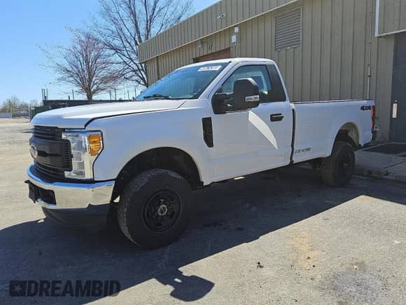 2017 Ford F-250 XLT с VIN 1FTBF2B60HEE61749, выставлен на аукционе Copart как лот 49674395 с пробегом 147 647 миль миль и Чистый • Clean title. История ставок и продаж доступна на DreamBid. Изображение 1.