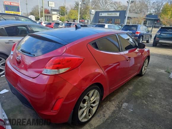 2015 Hyundai Veloster z VIN KMHTC6AD0FU238274, wystawiony jako Copart lot #82464584 z przebiegiem 14 312 mil mil oraz Czysty tytuł • Clean title. Historia ofert i sprzedaży dostępna na DreamBid. Obrazek 4.