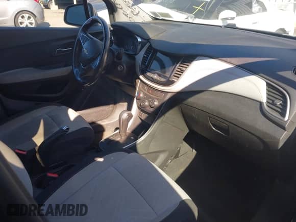 2018 Chevrolet Trax LT z VIN 3GNCJLSB1JL283398, wystawiony jako IAAI lot #43086911 z przebiegiem 59 425 mil mil oraz . Historia ofert i sprzedaży dostępna na DreamBid. Obrazek 5.
