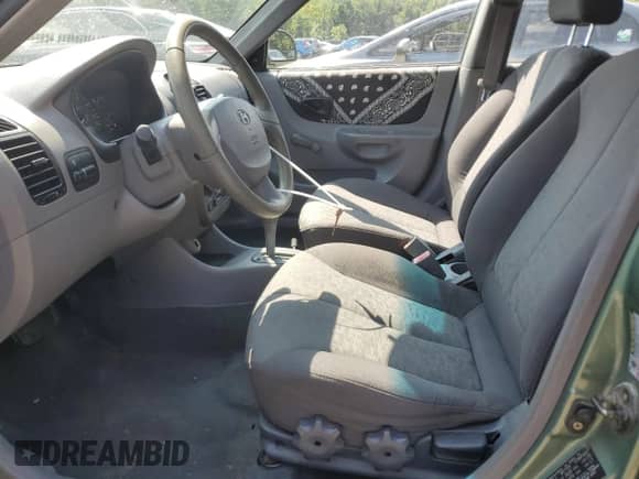 2005 Hyundai Accent GLS z VIN KMHCG45C35U622963, wystawiony jako Copart lot #68292114 z przebiegiem 137 655 mil mil oraz Szkoda całkowita • Salvage title. Historia ofert i sprzedaży dostępna na DreamBid. Obrazek 7.