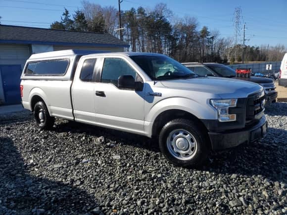 2017 Ford F-150 XL with VIN 1FTFX1CF3HKE39026, listed as a Copart auction lot 43138075 with 155,236 mi miles and Clean title. Bid and sale history available at DreamBid. Image 4.