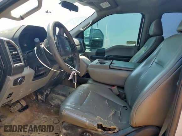 2018 Ford F-250 XL z VIN 1FT7W2A62JEC66863, wystawiony jako Copart lot #67570545 z przebiegiem 193 948 mil mil oraz Czysty tytuł • Clean title. Historia ofert i sprzedaży dostępna na DreamBid. Obrazek 7.