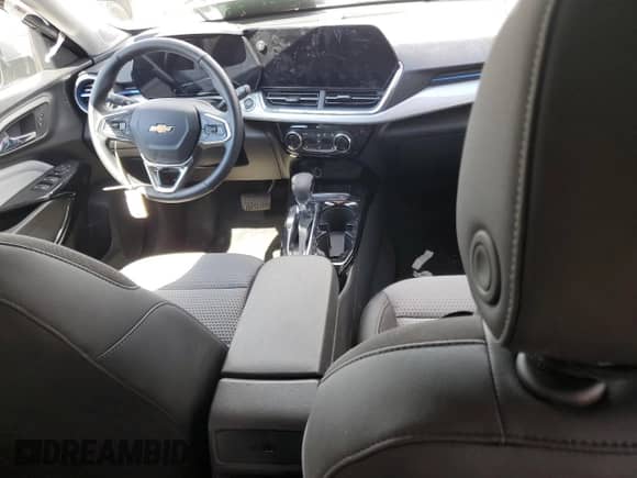 2025 Chevrolet Trax LT с VIN KL77LHEP1SC206906, выставлен на аукционе Copart как лот 70338525 с пробегом 11 016 миль миль и Списание • Salvage title. История ставок и продаж доступна на DreamBid. Изображение 8.