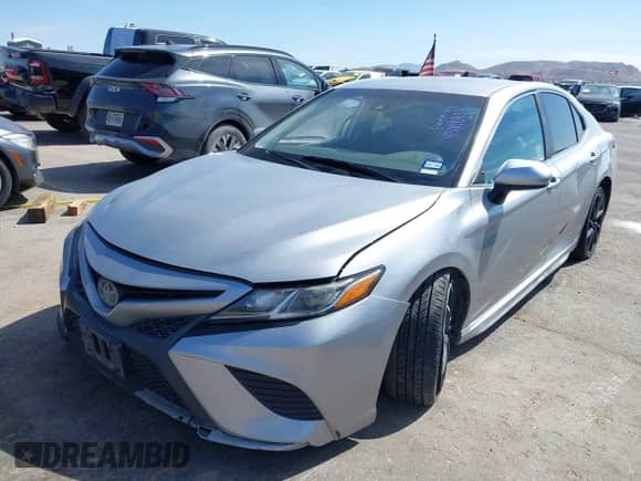 2019 Toyota Camry SE z VIN 4T1B11HK1KU163085, wystawiony jako IAAI lot #43000737 z przebiegiem 206 171 mil mil oraz . Historia ofert i sprzedaży dostępna na DreamBid. Obrazek 2.