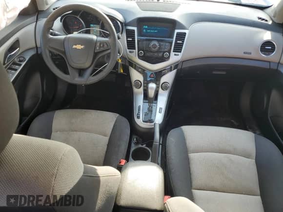 2015 Chevrolet Cruze LS z VIN 1G1PA5SH5F7279823, wystawiony jako Copart lot #69959375 z przebiegiem 76 226 mil mil oraz Szkoda całkowita • Salvage title. Historia ofert i sprzedaży dostępna na DreamBid. Obrazek 8.