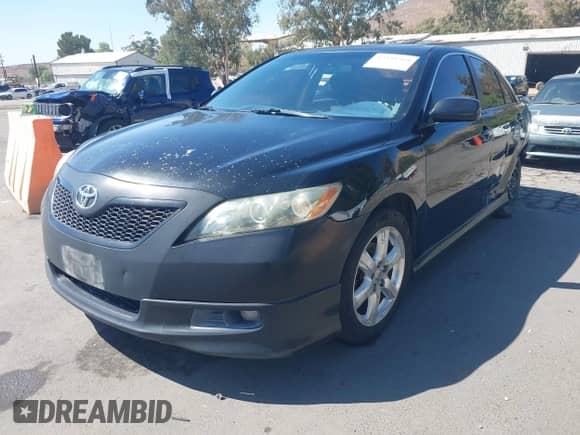 2008 Toyota Camry SE z VIN 4T1BK46K38U574322, wystawiony jako IAAI lot #43348568 z przebiegiem 209 112 mil mil oraz . Historia ofert i sprzedaży dostępna na DreamBid. Obrazek 2.