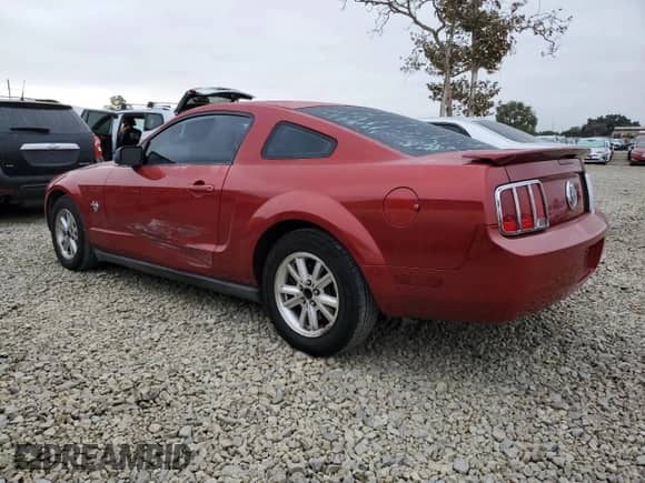 2009 Ford Mustang z VIN 1ZVHT80N795124638, wystawiony jako Copart lot #82753975 z przebiegiem 162 031 mil mil oraz Czysty tytuł • Clean title. Historia ofert i sprzedaży dostępna na DreamBid. Obrazek 2.