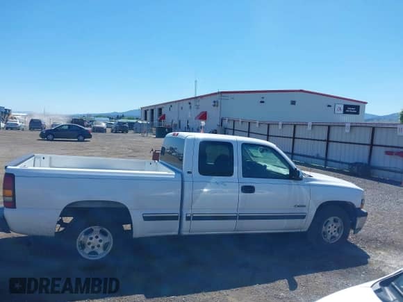 2002 Chevrolet Silverado 1500 LS with VIN 1GCEC19T22Z114628, listed as a IAAI auction lot 42391345 with 175,385 mi miles and . Bid and sale history available at DreamBid. Image 14.