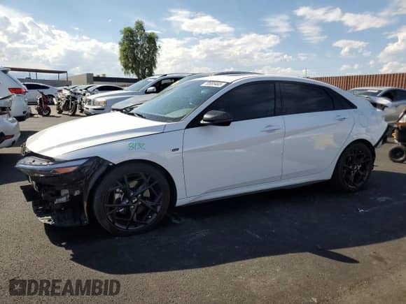 2025 Hyundai Elantra N Line z VIN KMHLR4DF1SU892971, wystawiony jako Copart lot #70555465 z przebiegiem 5 206 mil mil oraz Szkoda całkowita • Salvage title. Historia ofert i sprzedaży dostępna na DreamBid. Obrazek 1.