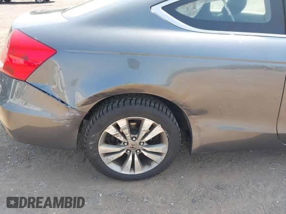 2012 Honda Accord EX с VIN 1HGCS1B79CA005060, выставлен на аукционе IAAI как лот 42425116 с пробегом 201 803 миль миль и . История ставок и продаж доступна на DreamBid. Изображение 6.