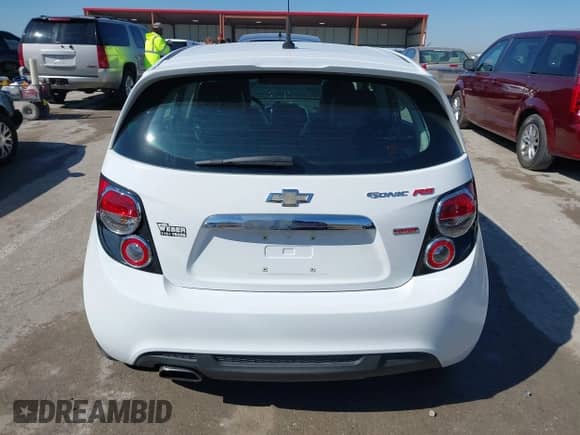 2013 Chevrolet Sonic RS z VIN 1G1JH6SB5D4146819, wystawiony jako IAAI lot #41742164 z przebiegiem 185 401 mil mil oraz . Historia ofert i sprzedaży dostępna na DreamBid. Obrazek 16.